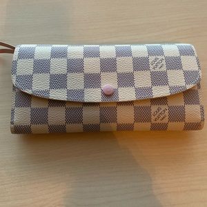 Authentic Louis Vuitton Emilie wallet